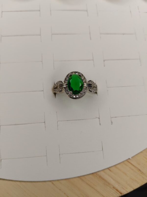 anillo verde plateado