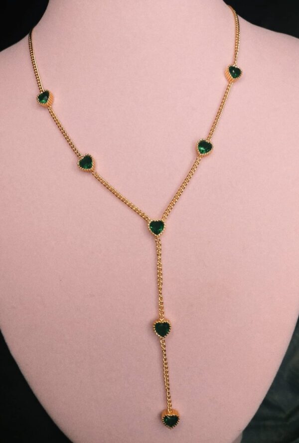 collar corbatero corazones verde