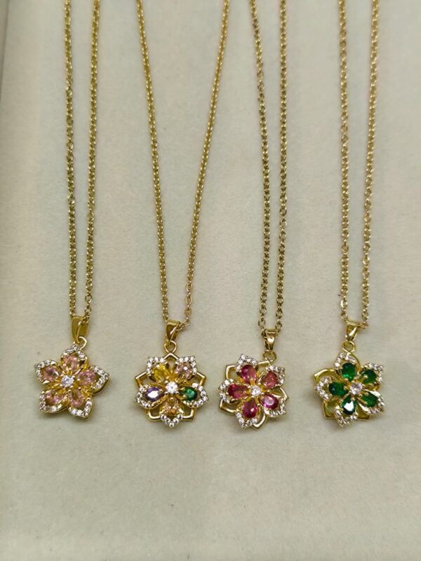 7e41026b-cf05-40d7-b485-1d7ab141422d collar flor de rapunzel Giratorios