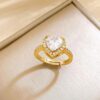 97800541-e96d-4e22-a8c0-b839ee10a9c7 anillo corazón dorado