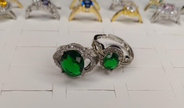anillo verde plateado