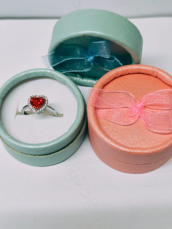 WhatsApp Image 2026-07-22 at 02.28.58 estuche de anillos verde o rosa