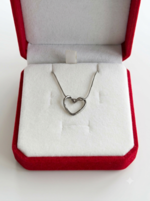 Collar Corazón Plateado 🤍