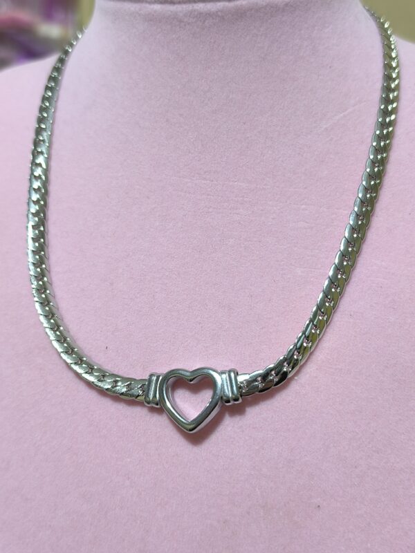 IMG-20260826-WA0108 collar corazón cadena ancha
